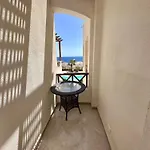 Shark\'S Bay Oasis 2 Bedrooms Apartment With Private Free Beach