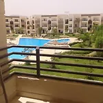 Apartment With Pool View In Sunny Lakes Resort