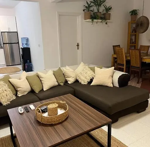 Amazing 2-Bed Private Apartment With Shared Pools