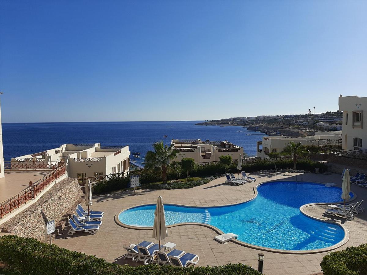 2 Bedrooms Shark's Bay Oasis With Free Beach 5 Metres Away Apartment *