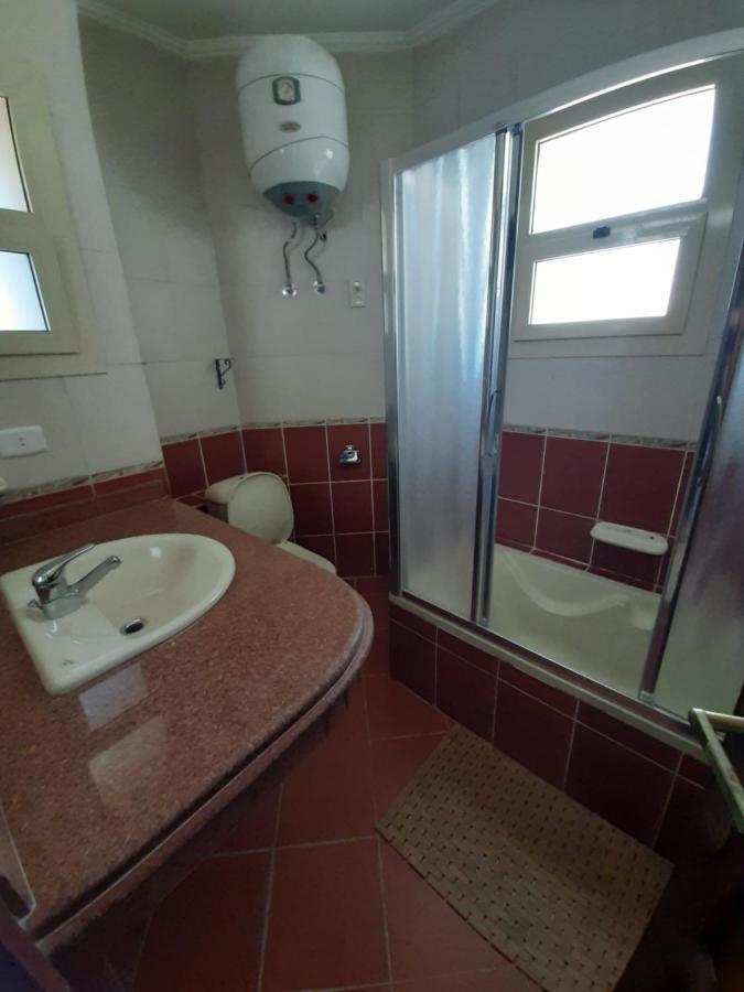 2 Bedrooms Shark's Bay Oasis With Free Beach 5 Metres Away *