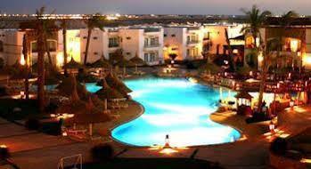 Savanna Club & Aqua Park Hotel