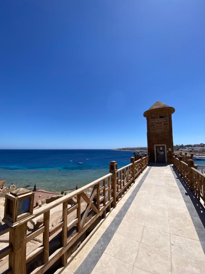 2 Bedrooms Shark's Bay Oasis With Free Beach 5 Metres Away Apartment *
