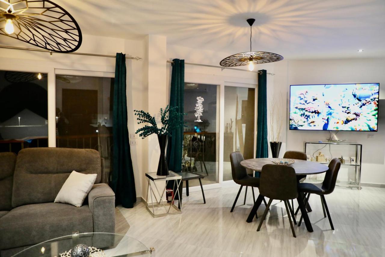 The Rooftop - Amazing - Sea View - Pool - Penthouse -jacuzzi - Sheikh Apartment *