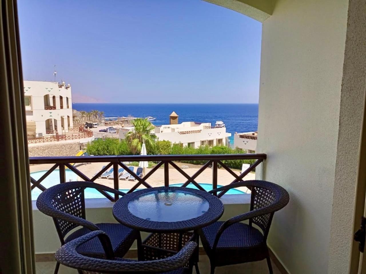 Shark'S Bay Oasis 2 Bedrooms Apartment With Private Free Beach