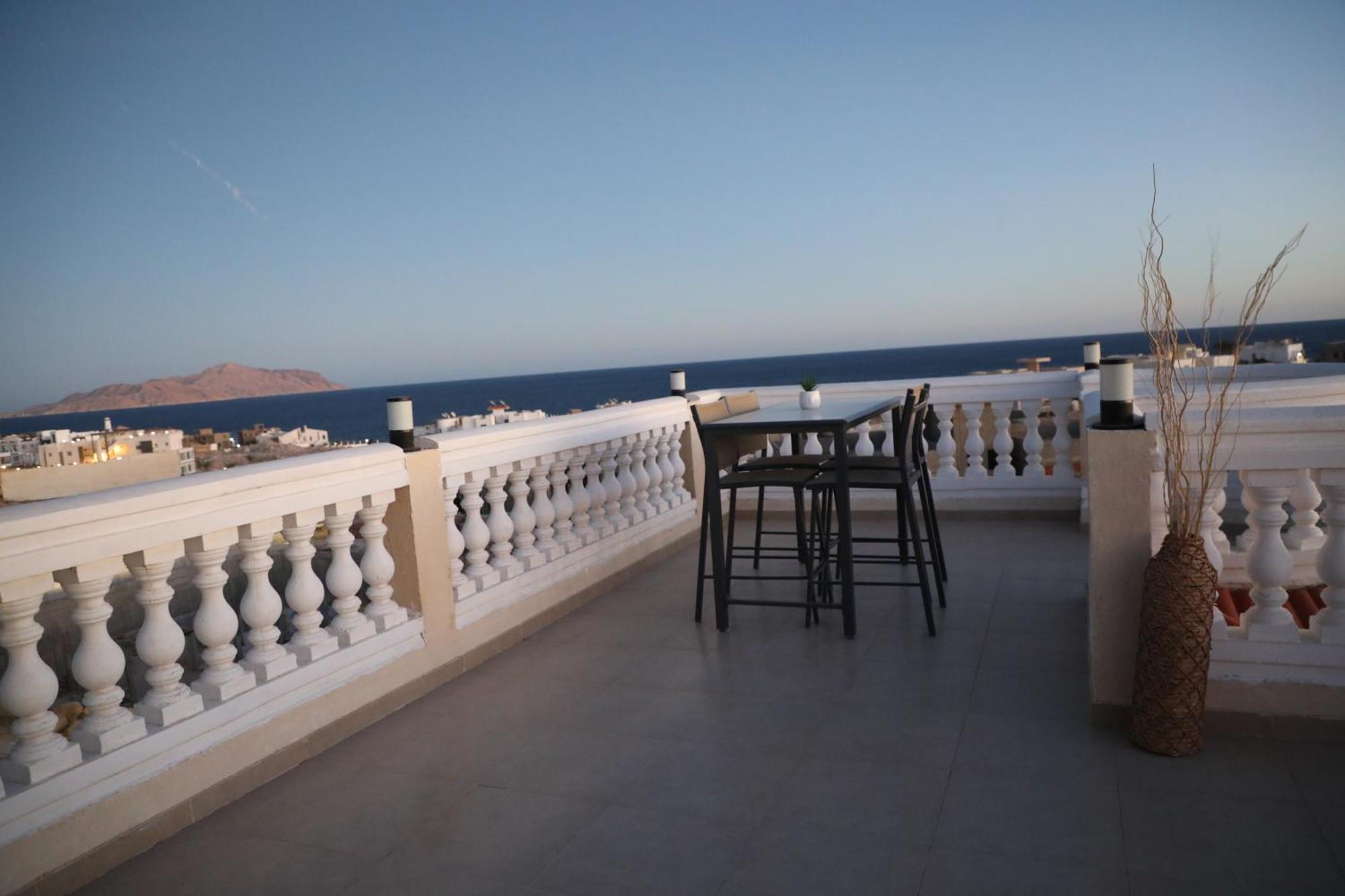The Rooftop - Amazing - Sea View - Pool - Penthouse -jacuzzi - Sheikh
