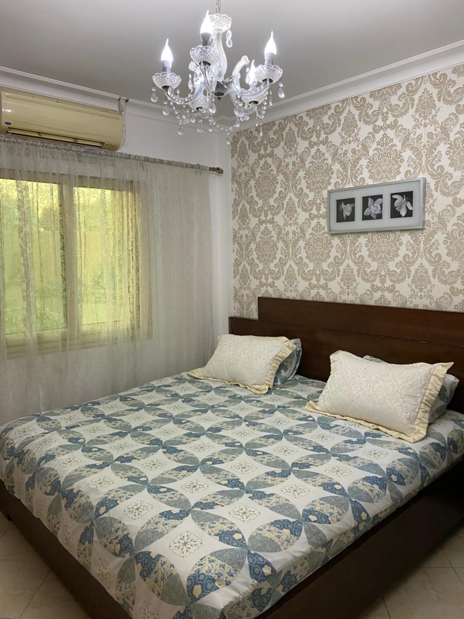 2 Bedrooms Shark's Bay Oasis With Free Beach 5 Metres Away *