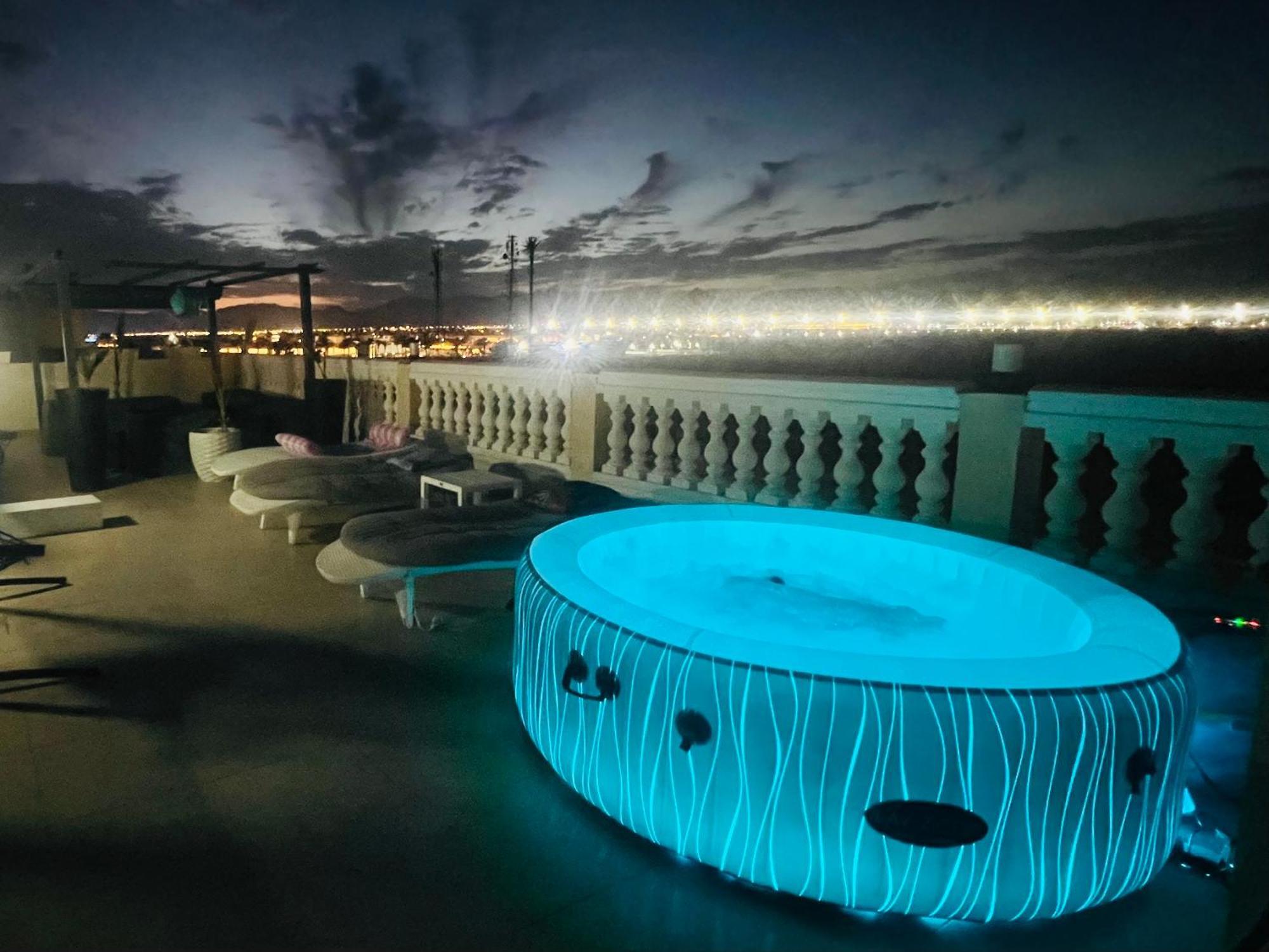 The Rooftop - Amazing - Sea View - Pool - Penthouse -jacuzzi - Sheikh