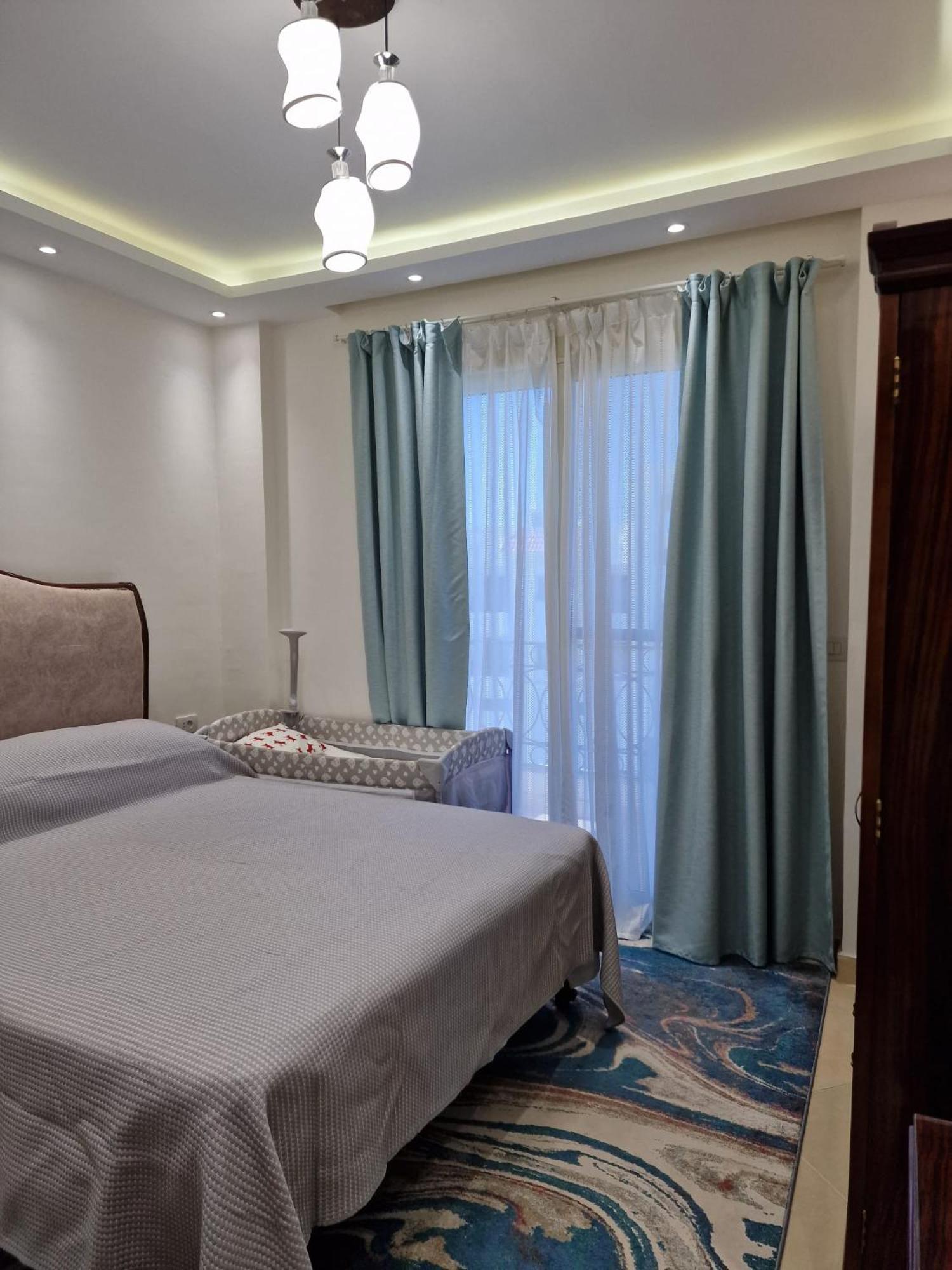 Hills 2 Bedrooms Apartment *