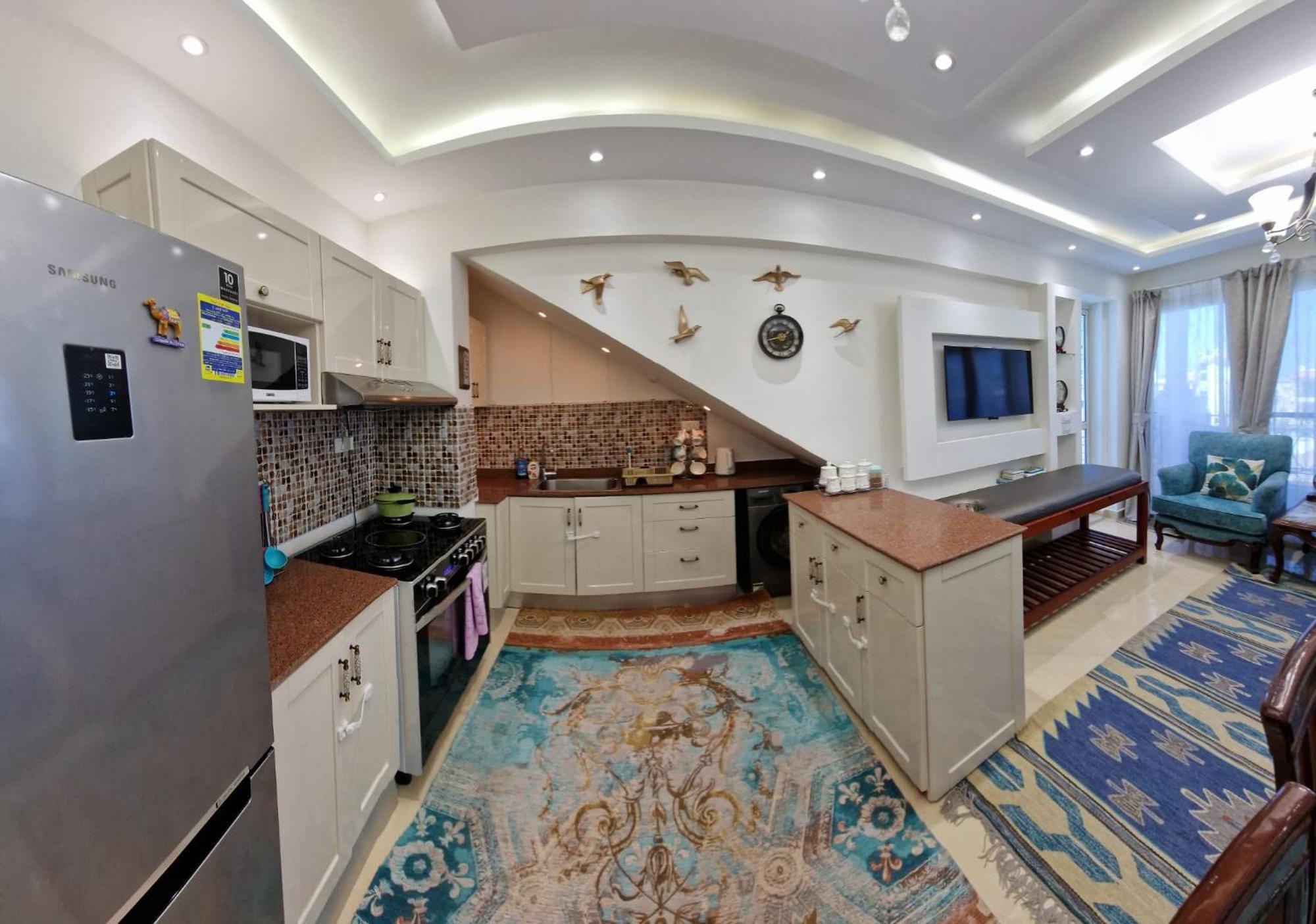 Hills 2 Bedrooms *