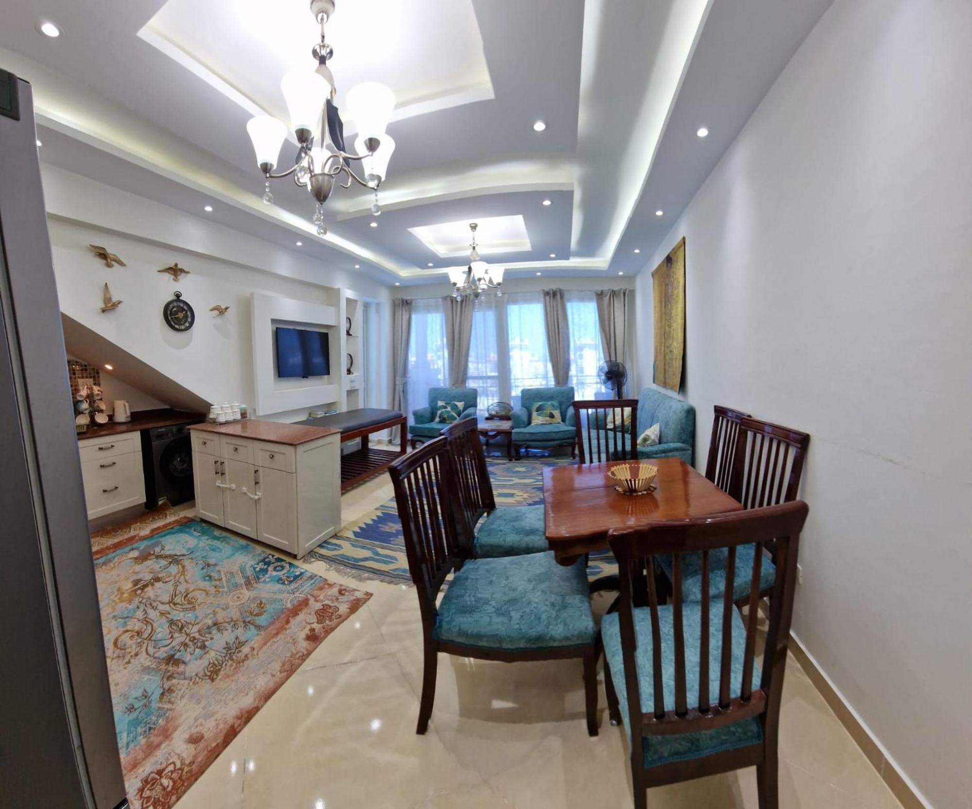 Hills 2 Bedrooms Apartment *