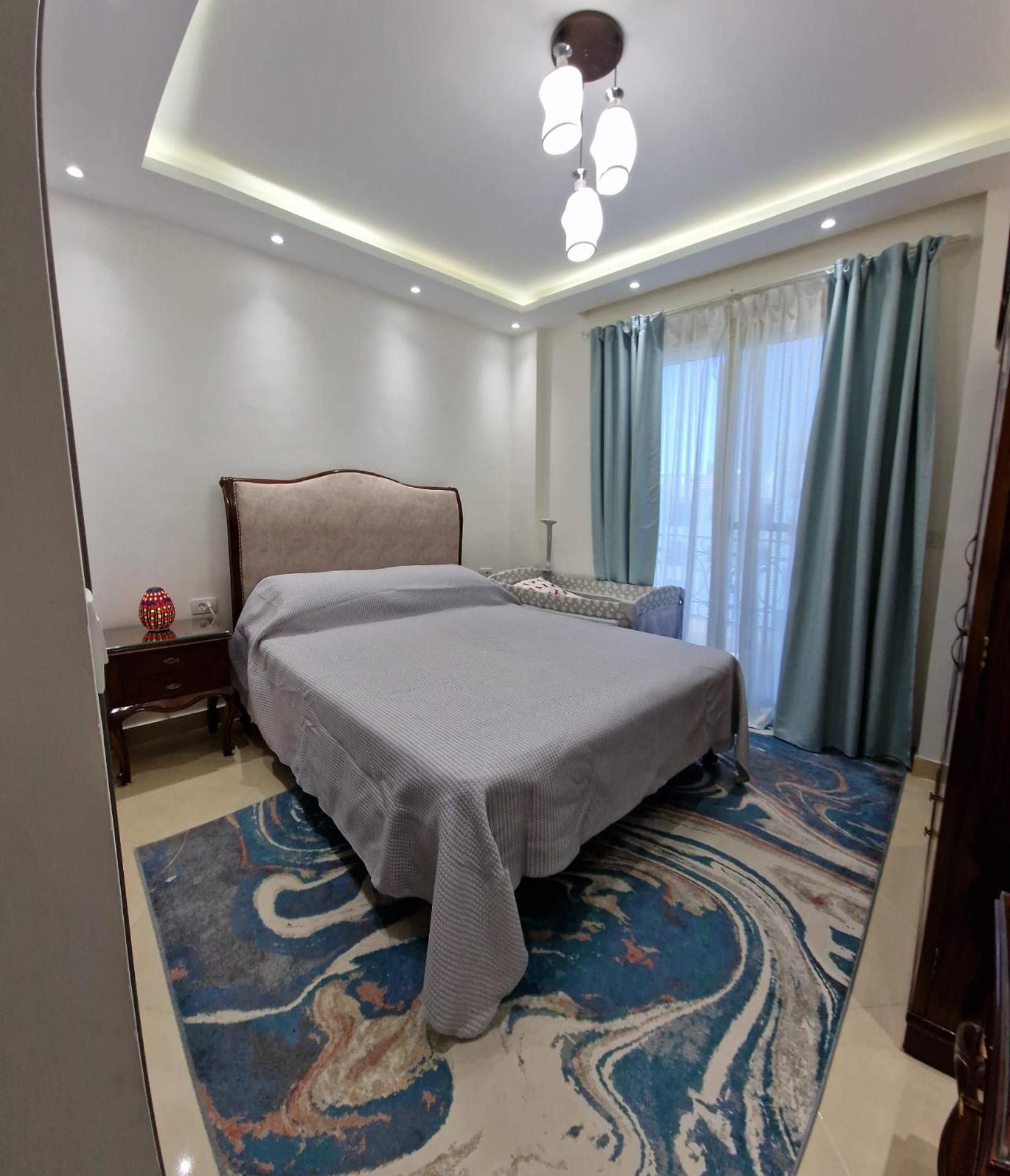 Apartment Hills 2 Bedrooms *