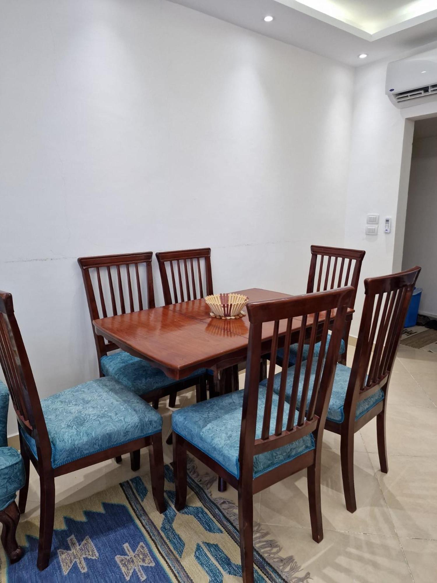 Hills 2 Bedrooms *
