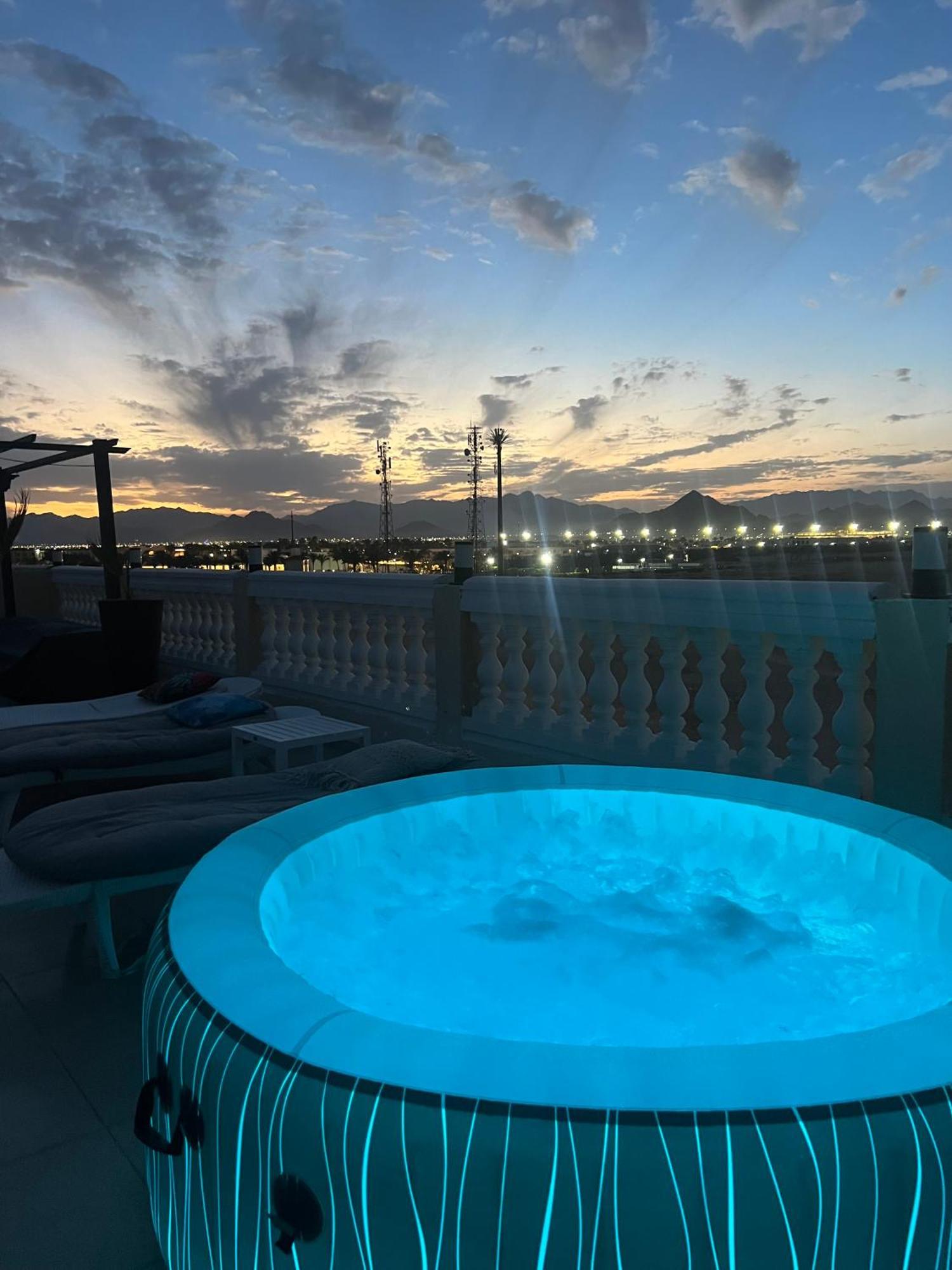 The Rooftop - Amazing - Sea View - Pool - Penthouse -jacuzzi - Sheikh