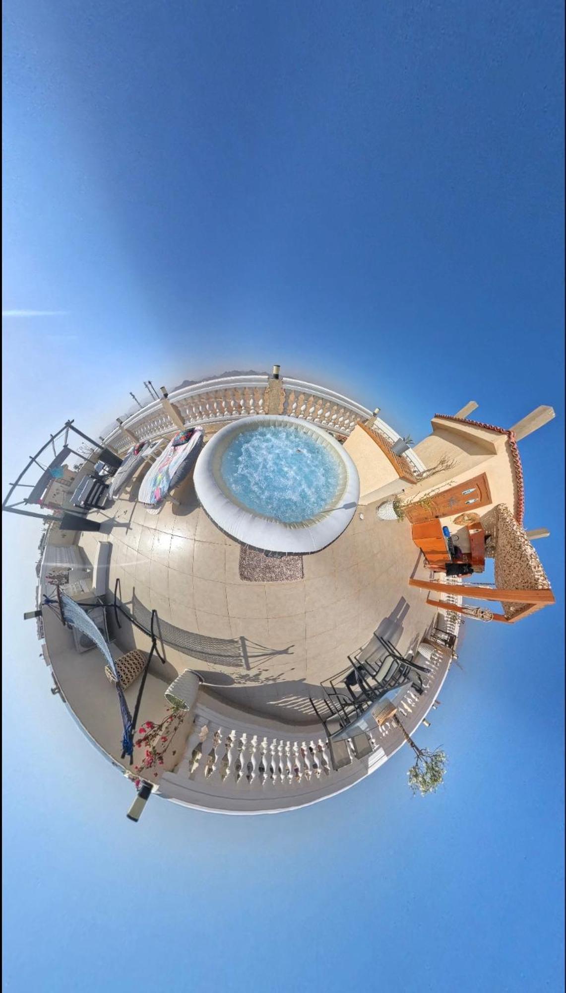 The Rooftop - Amazing - Sea View - Pool - Penthouse -jacuzzi - Sheikh Apartment *
