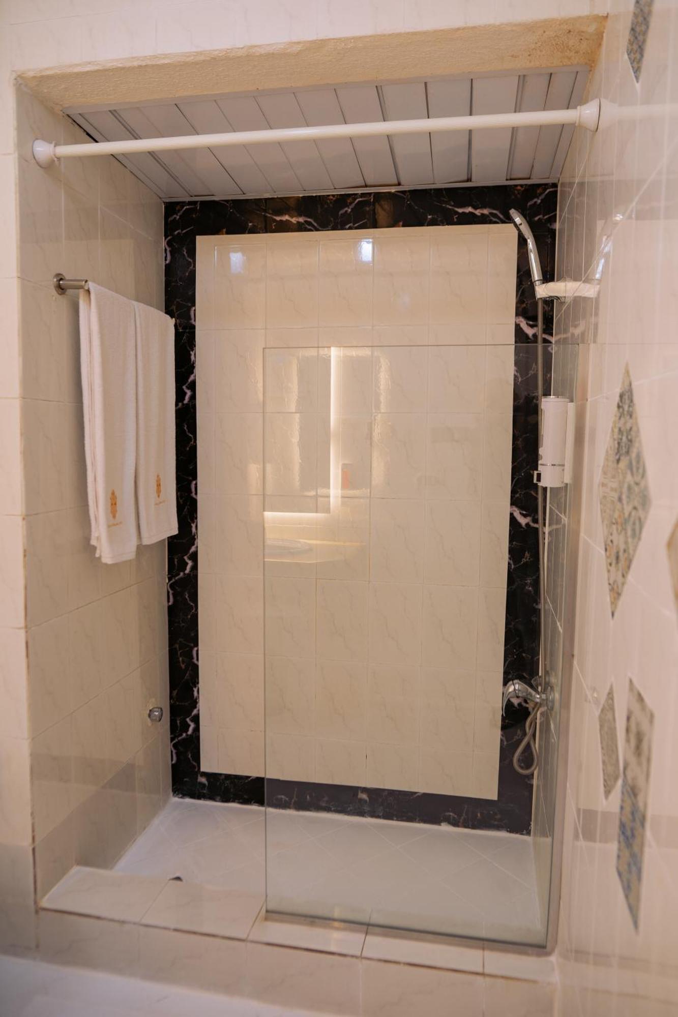 Hotel El Khan 3*