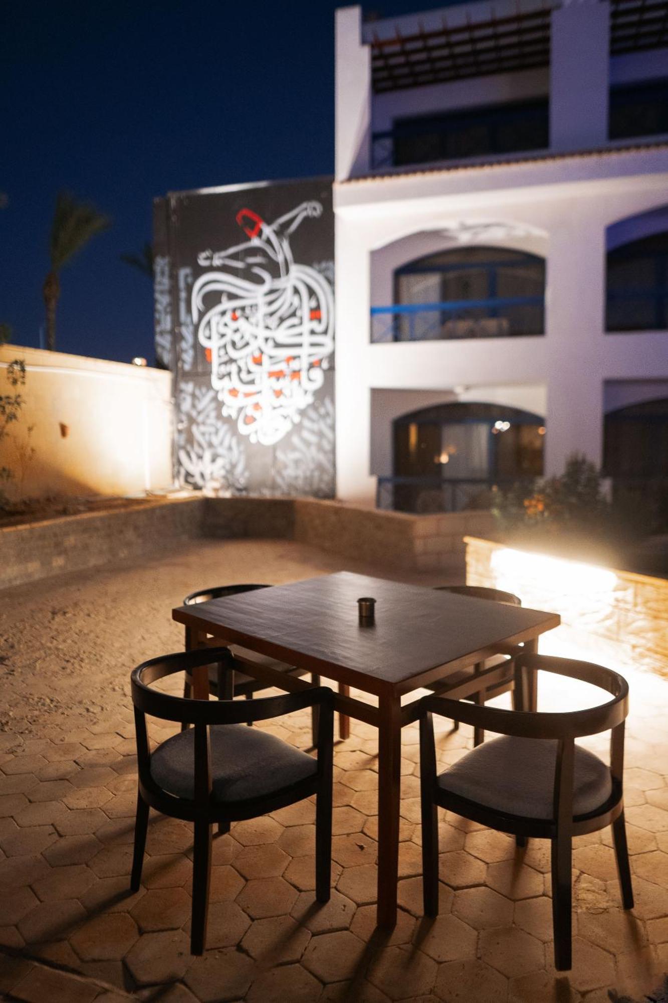 Hotel El Khan