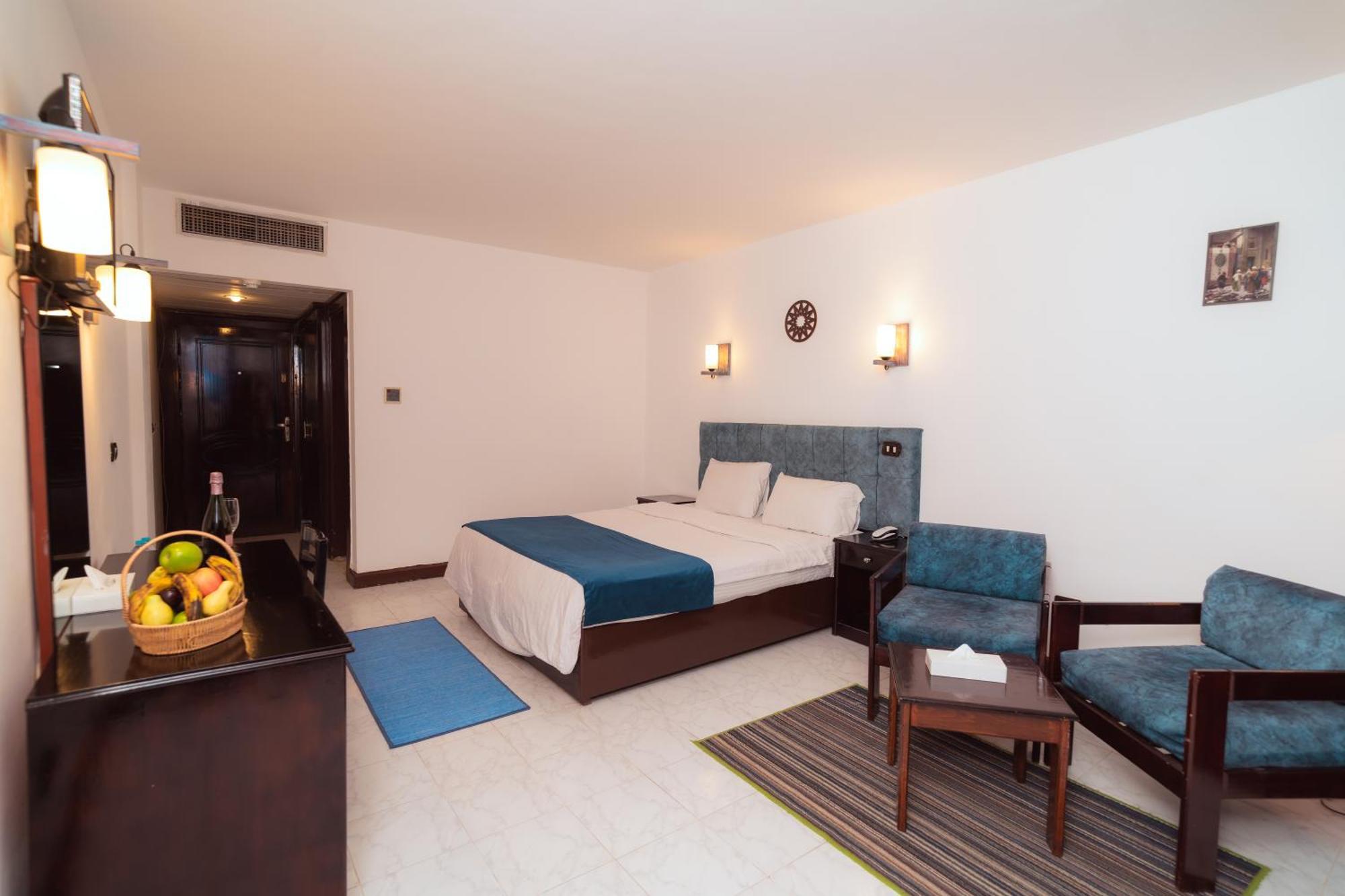 El Khan Hotel 3*