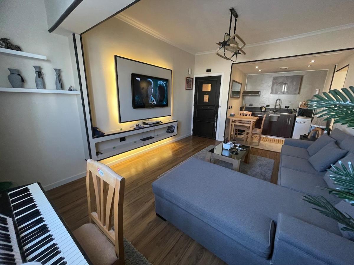 A Modern Cozy 2 Bedroom