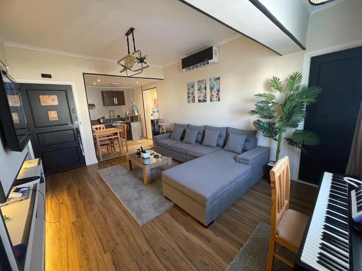 A Modern Cozy 2 Bedroom Apartment