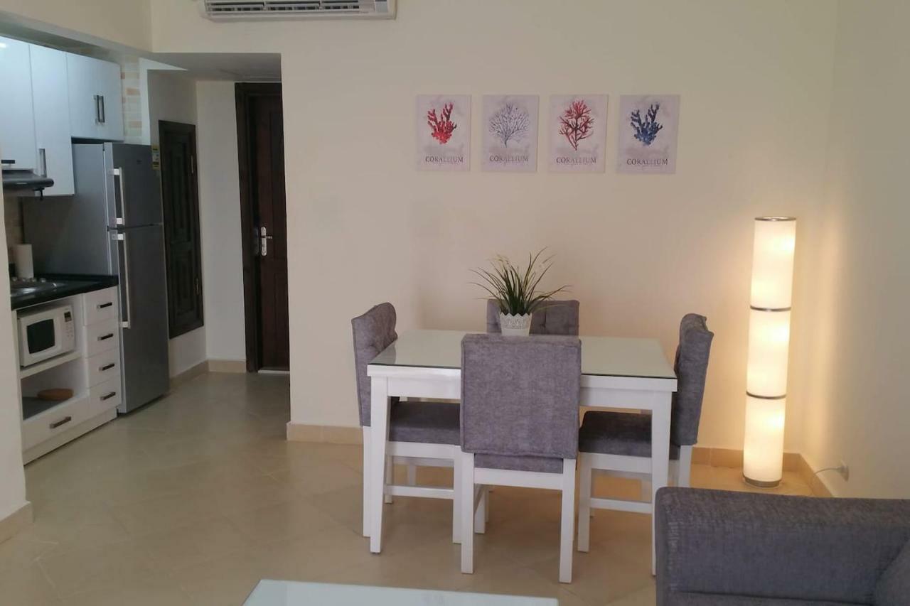 One- Bedroom S3 In Vip Zone Sunny Lakes Apartment *