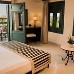 Jaz Neo Naama Bay