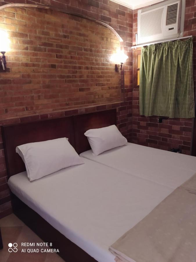 Studio Apartment *