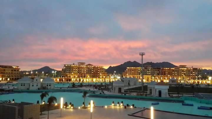 Porto Sheikh Families بورتو