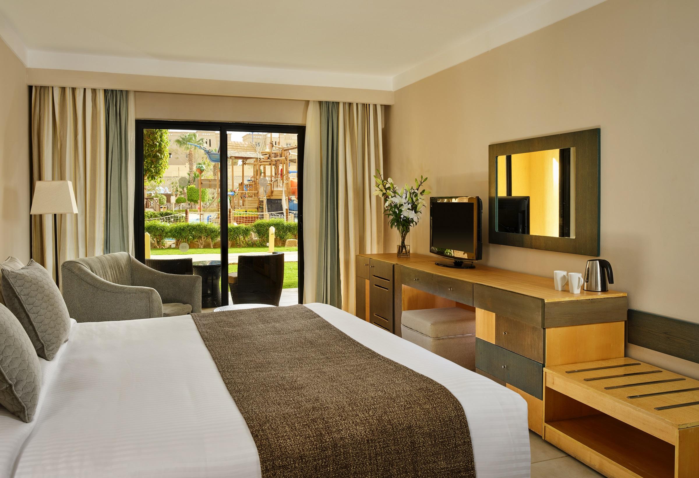 Coral Sea Aqua Club 4*