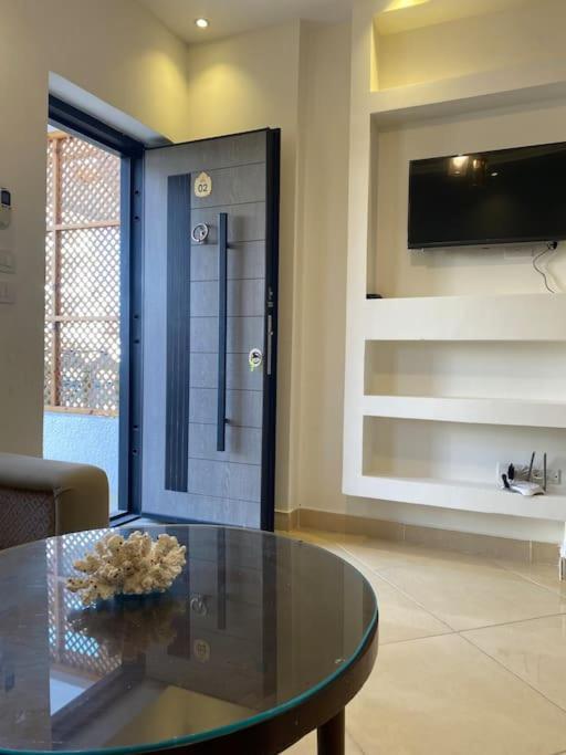 Cosy On The First Floor With Lovely Terrace And Personal Garden Area, Pool View And Free Access In Hills Apartment *