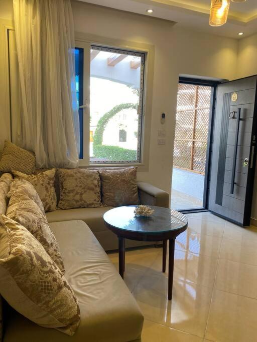 Apartment Cosy On The First Floor With Lovely Terrace And Personal Garden Area, Pool View And Free Access In Hills *