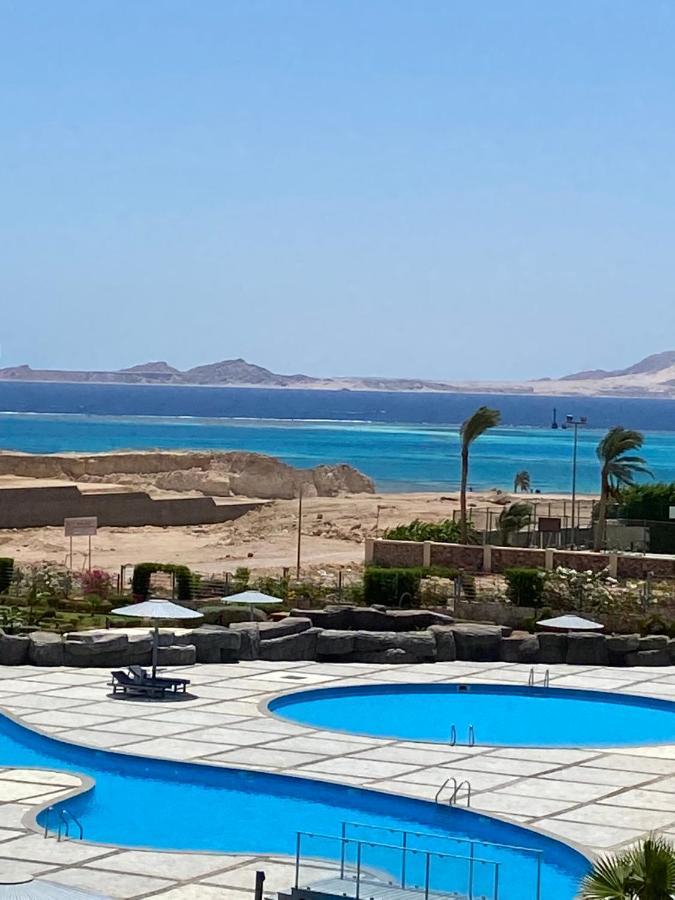 Sunny Sheikh *