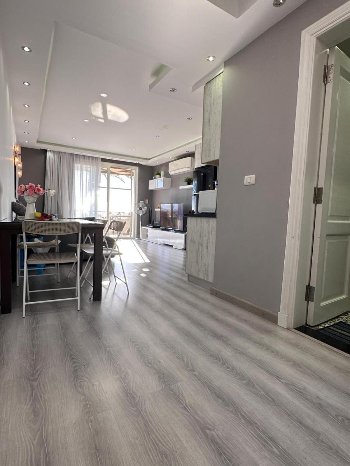 Modern Apartment *