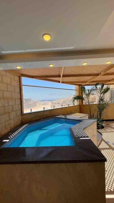 Apartment 4-bedroom With Seaview Balcony & Shared Infinity Pool On The Roof With Seaview *