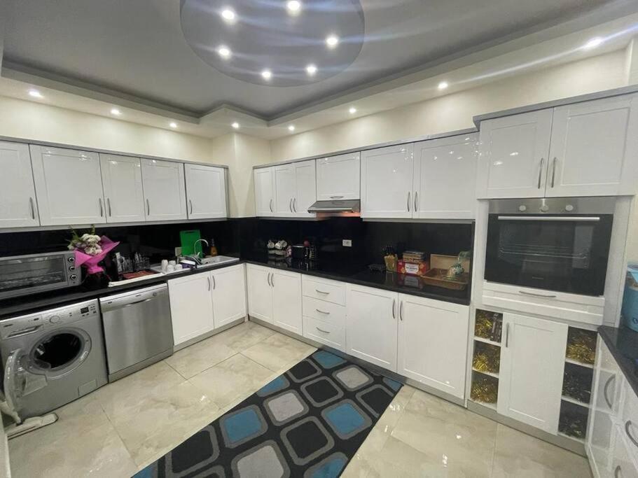 Apartment Beautiful 3-bedroom On The Ground Floor With Personal Backyard Area And Terrace With Direct Pool Access And Pool View