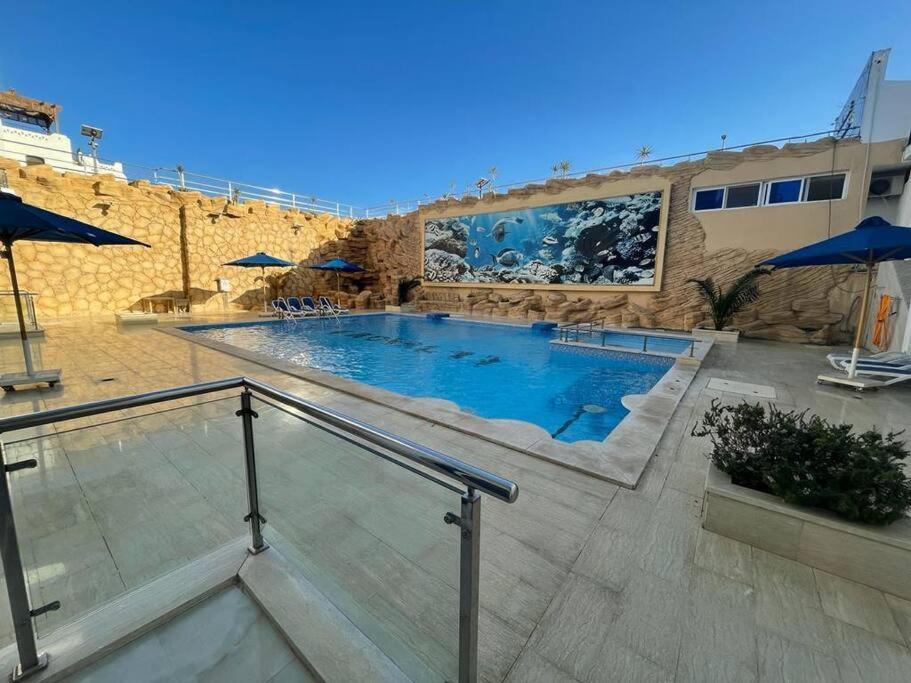 Apartment Beautiful 3-bedroom On The Ground Floor With Personal Backyard Area And Terrace With Direct Pool Access And Pool View *