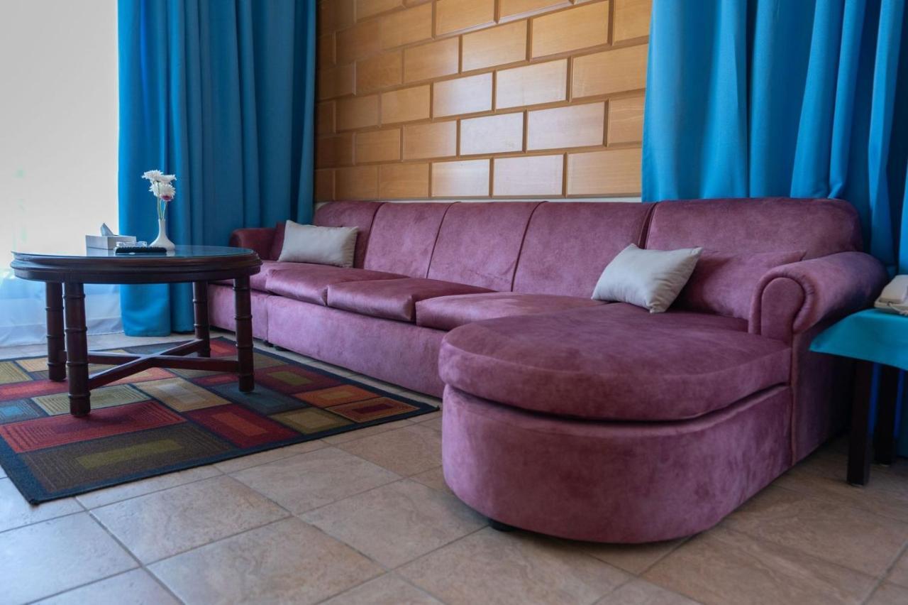 Parrotel Aqua Park 4*