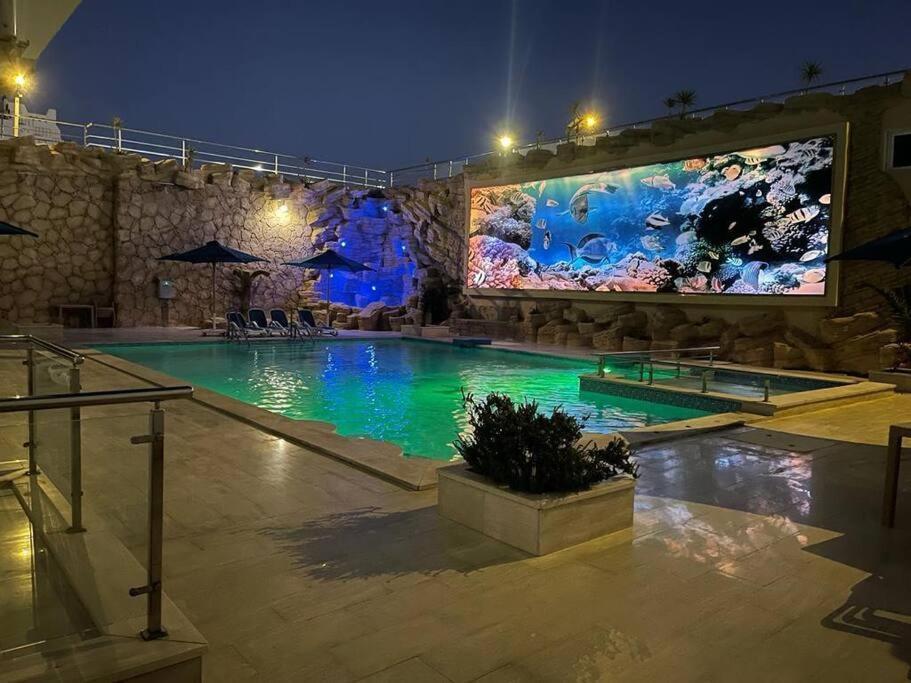 Beautiful 3-bedroom On The Ground Floor With Personal Backyard Area And Terrace With Direct Pool Access And Pool View Apartment *