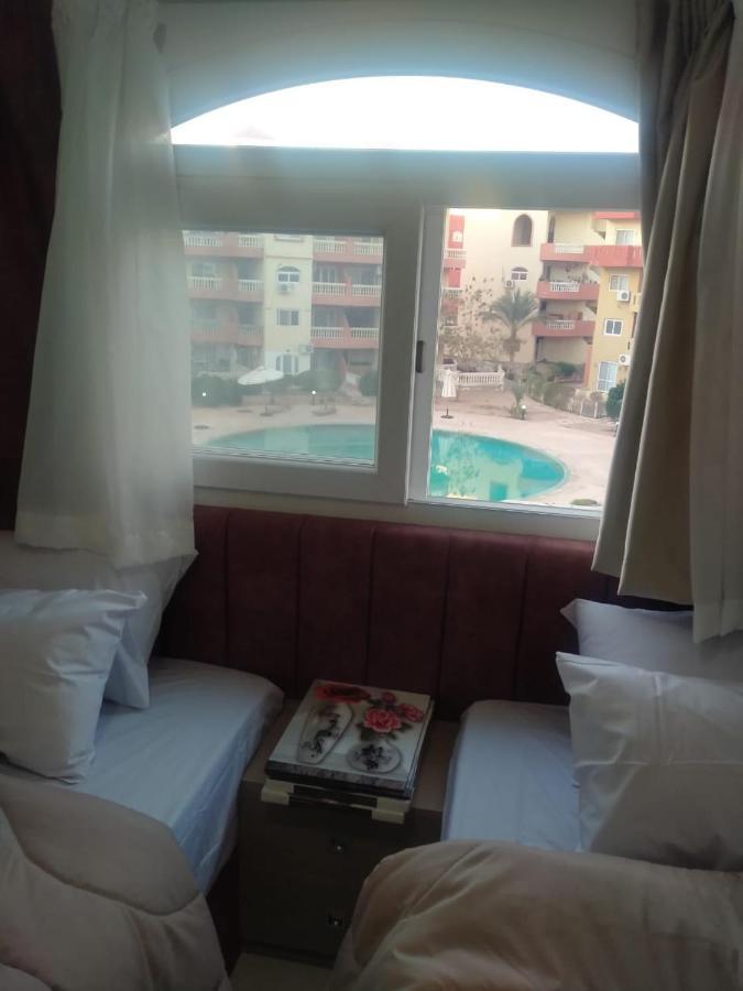 2 Bedroom With Pool View Apartment *