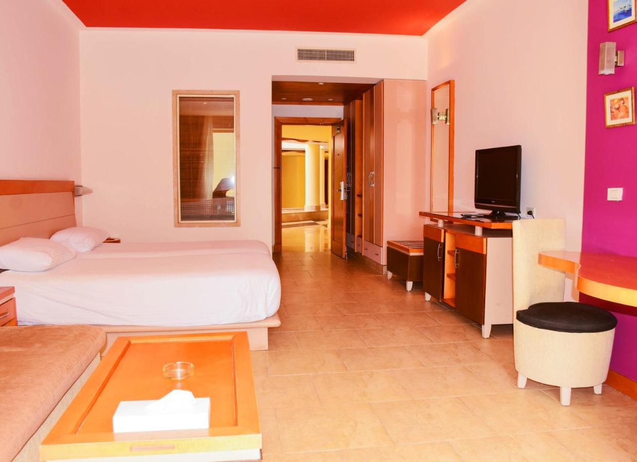 Barcelo Tiran 4*