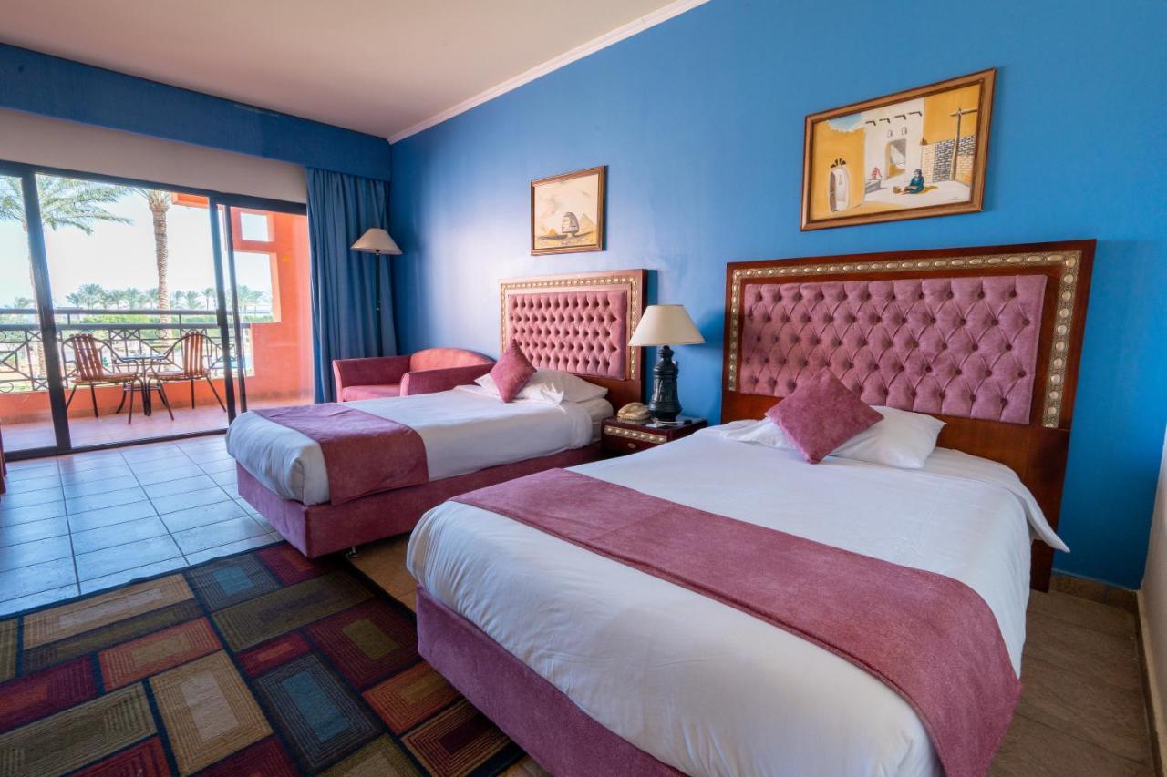 Parrotel Aqua Park Resort 4*