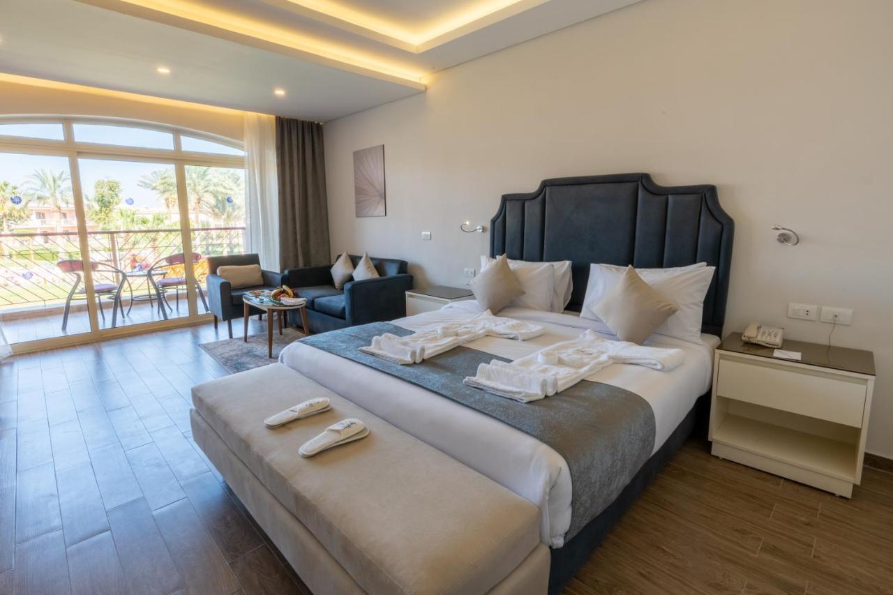 Resort Parrotel Beach