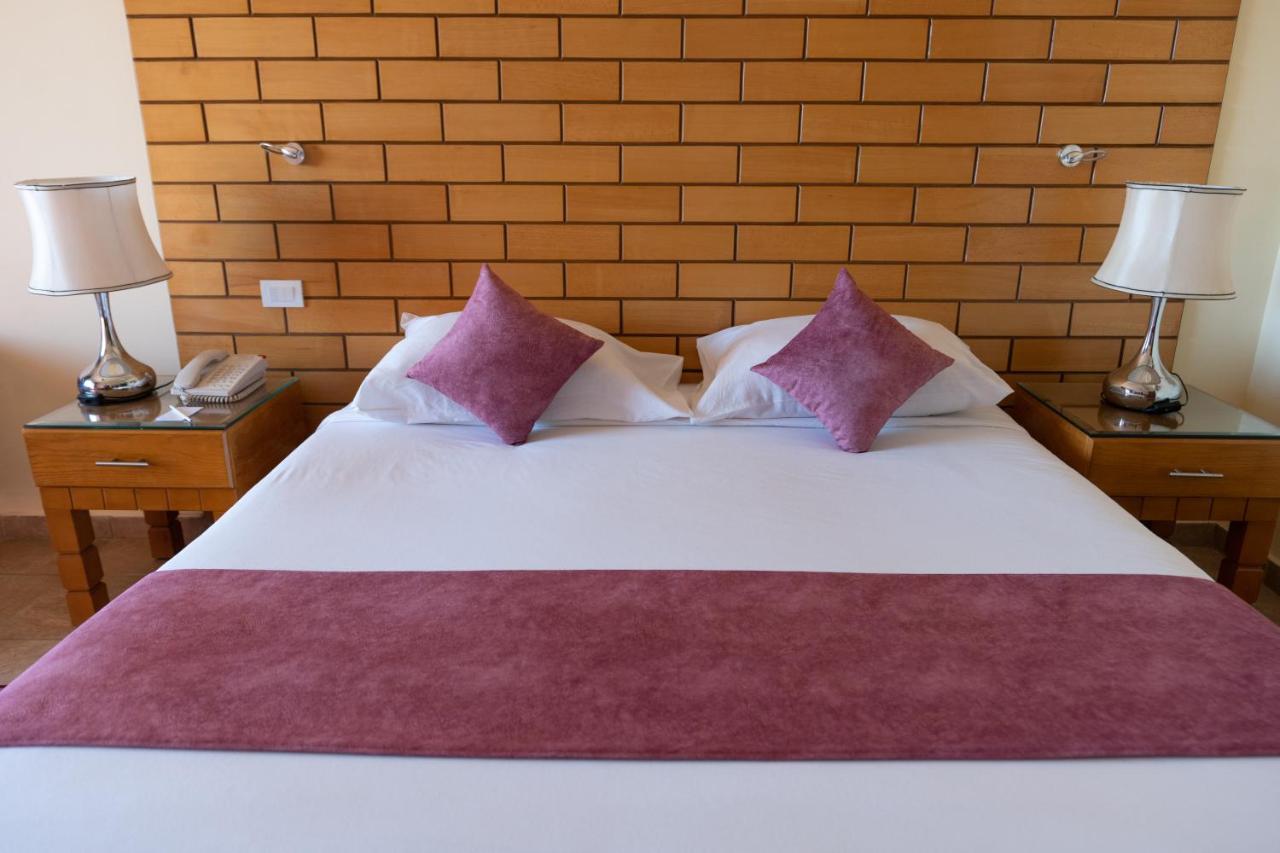Parrotel Aqua Park Resort 4*