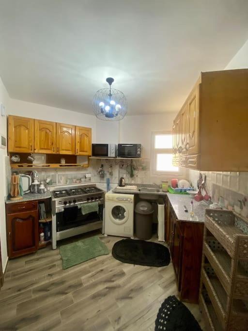 Montazah Sea View: 2 Bed Daire