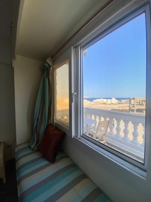 Montazah Sea View: 2 Bed Daire *