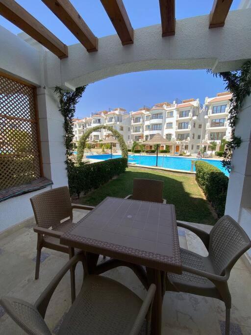 Cosy On The First Floor With Lovely Terrace And Personal Garden Area, Pool View And Free Access In Hills *