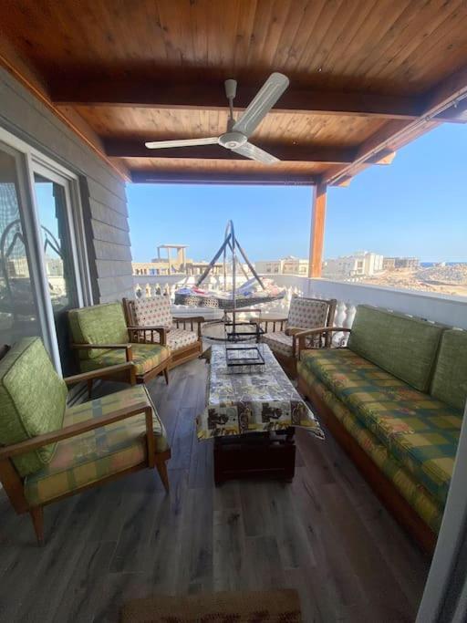 Montazah Sea View: 2 Bed Daire *