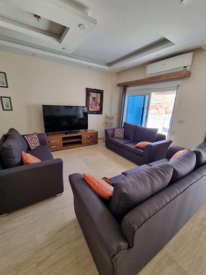 Beautiful 3-bedroom On The Ground Floor With Personal Backyard Area And Terrace With Direct Pool Access And Pool View Apartment *