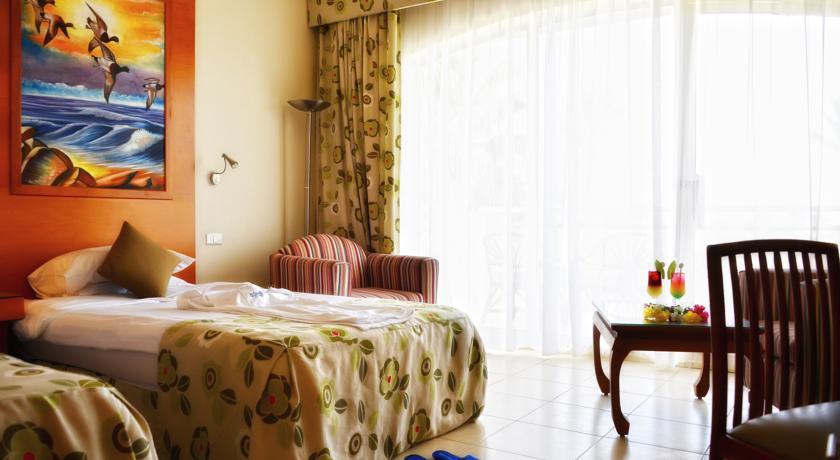 Resort Parrotel Beach