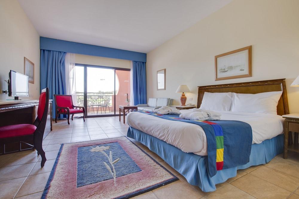 Resort Parrotel Aqua Park 4*
